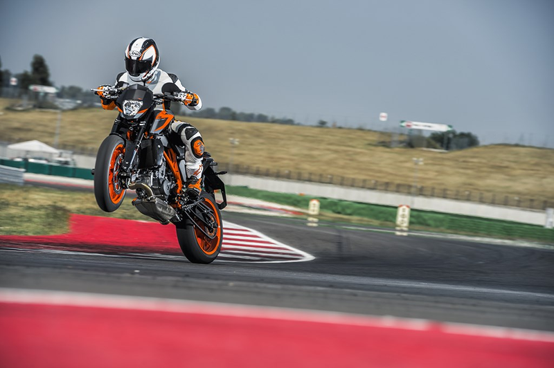 Illustration for article titled 2016 KTM Duke 690 And 690 R: The World's Best Street Scalpel Just Got Much, Much Sharper
